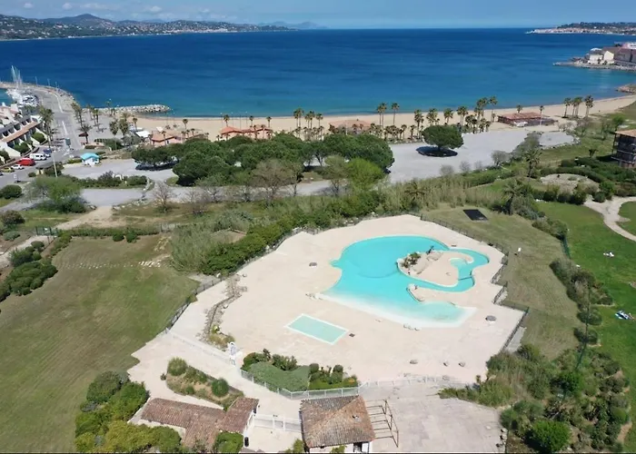 Appartement neuf climatisé - vue mer Saint-Tropez - 50m plage et port - piscine