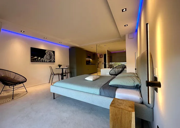 Appartement neuf climatisé - vue mer Saint-Tropez - 50m plage et port - piscine